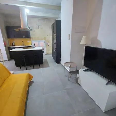 Two Bedroom Duplex Maisonette Apartment *